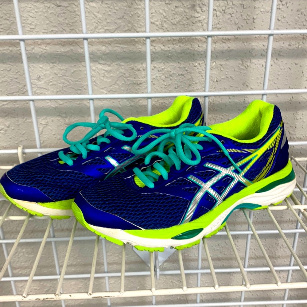 Asics Shoe Size: 6